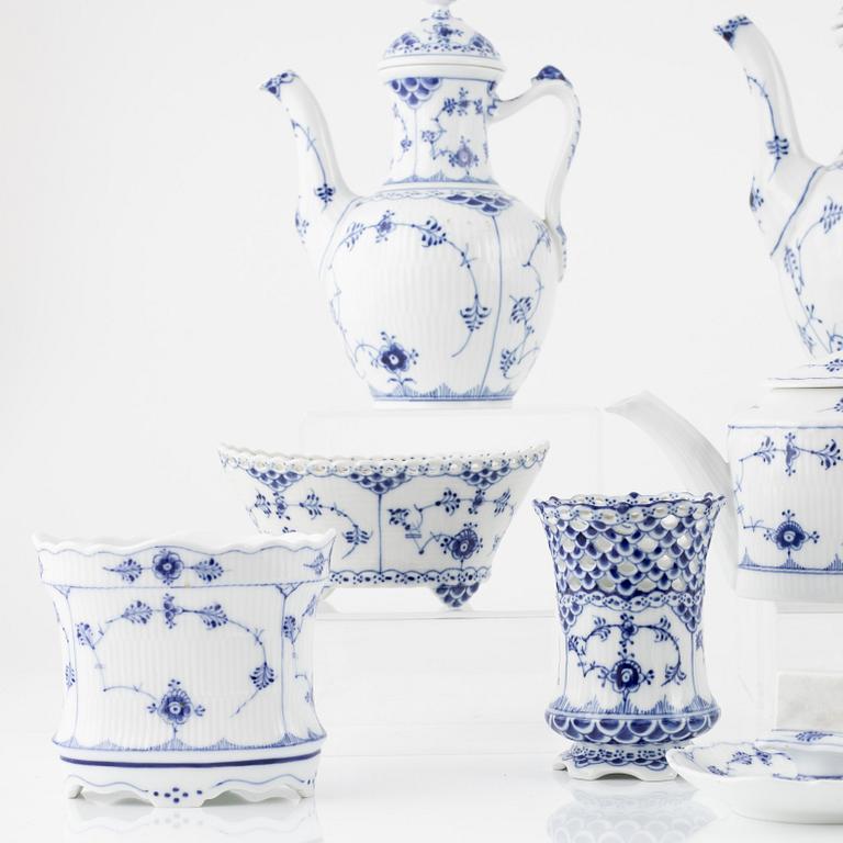 39 porcelain pieces of a 'Musselmalet' service, Royal Copenhagen, Denmark.