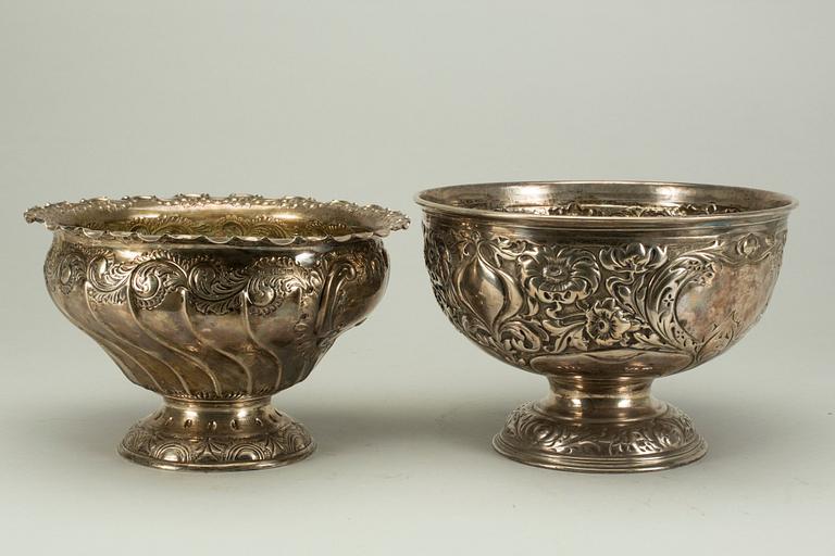 SKÅLAR, 2 st, silver, Sheffield, England, omkring 1900. Vikt ca 1360g.
