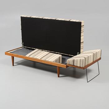 DAGBÄDD samt SIDOBORD, Ekornes Svane, Norge, 1900-talets andra hälft.