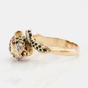 Ring 18K guld med diamanter och emalj.