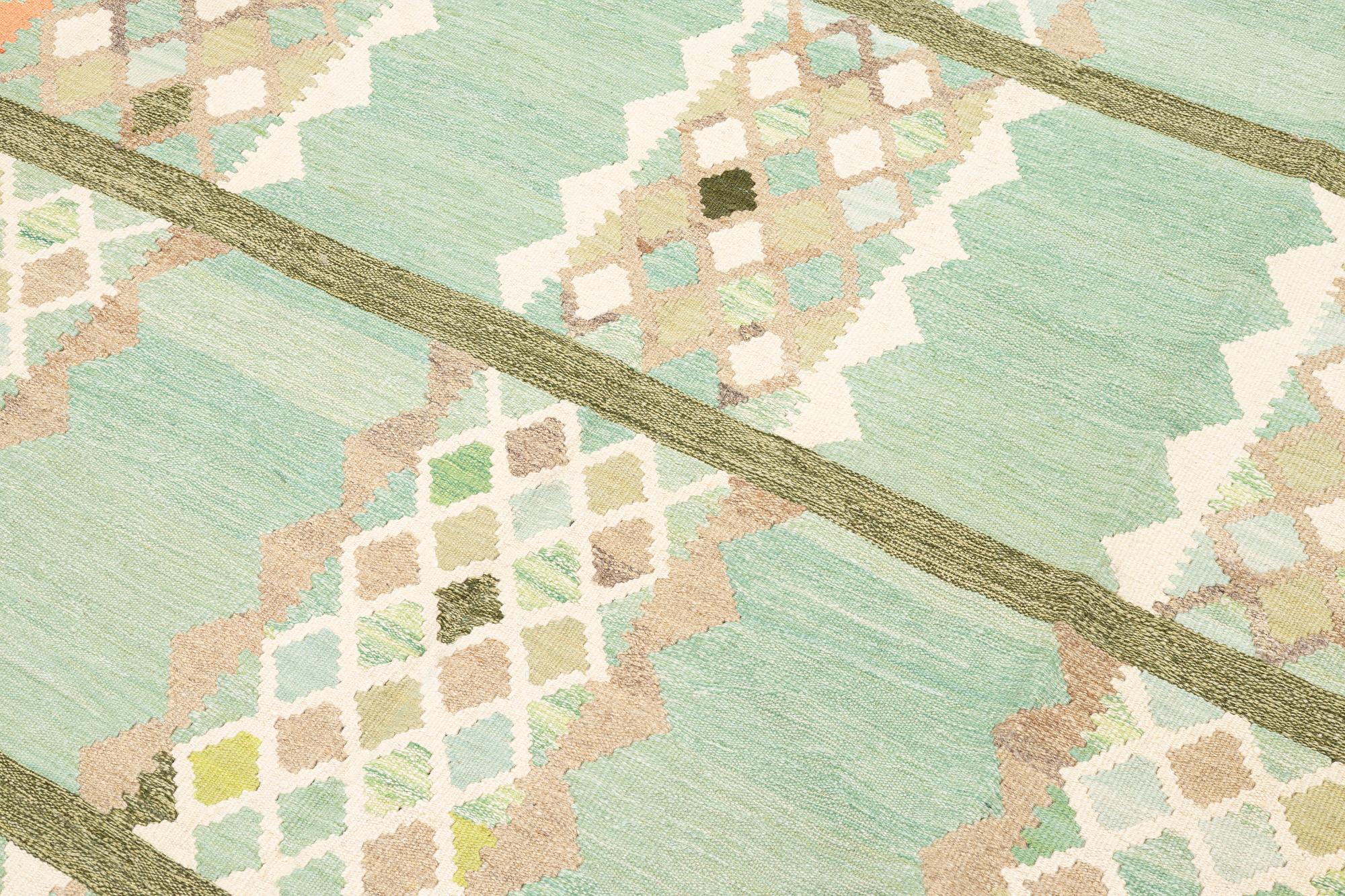 A Kelim carpet, c. 268 x 202 cm.