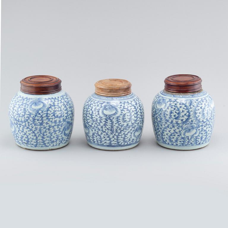 Three 19th century Chinese porcelain jars.