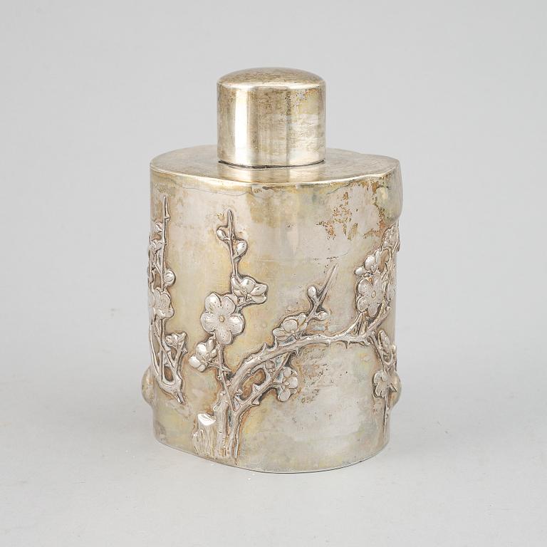 A Chinese silver tea caddy, Luenwo, Shanghai, first half of the 20th century.