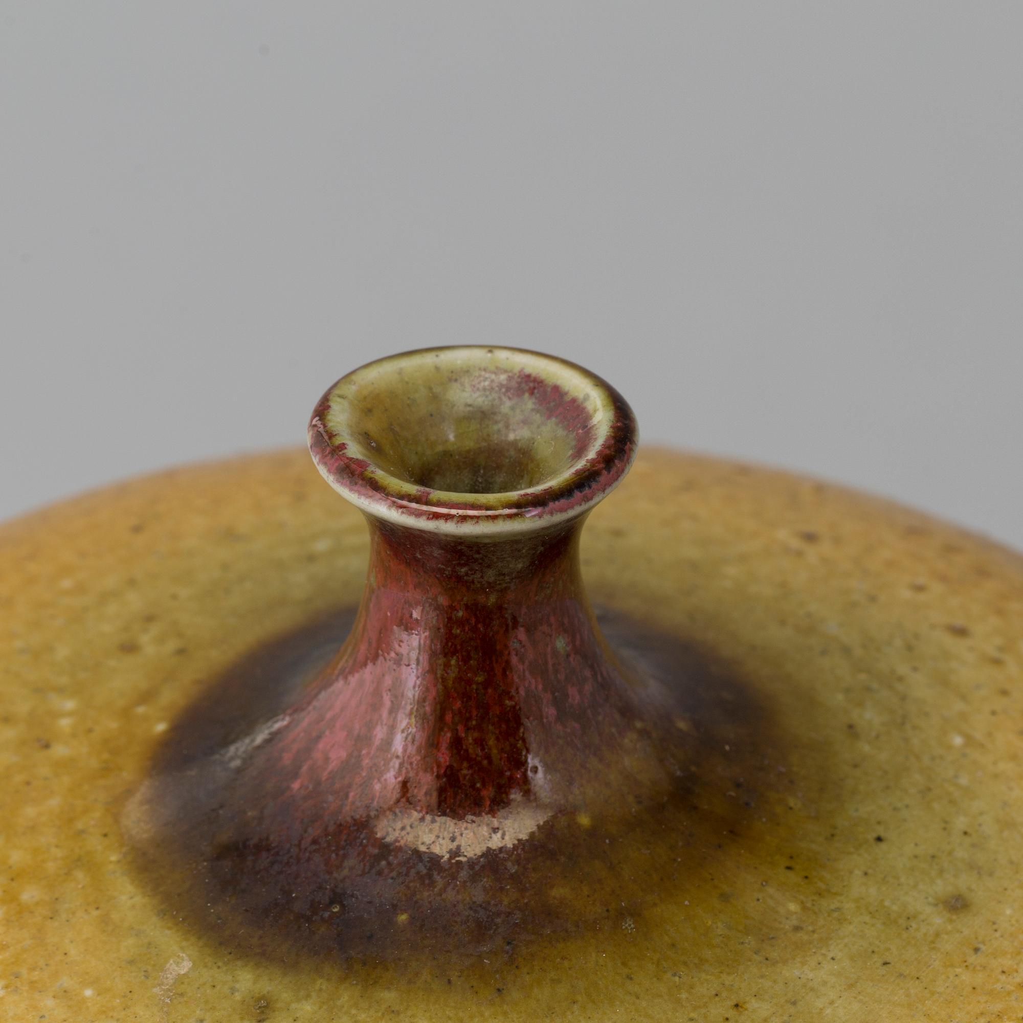 SVEN HOFVERBERG, a stoneware vase, signed SH. - Bukowskis