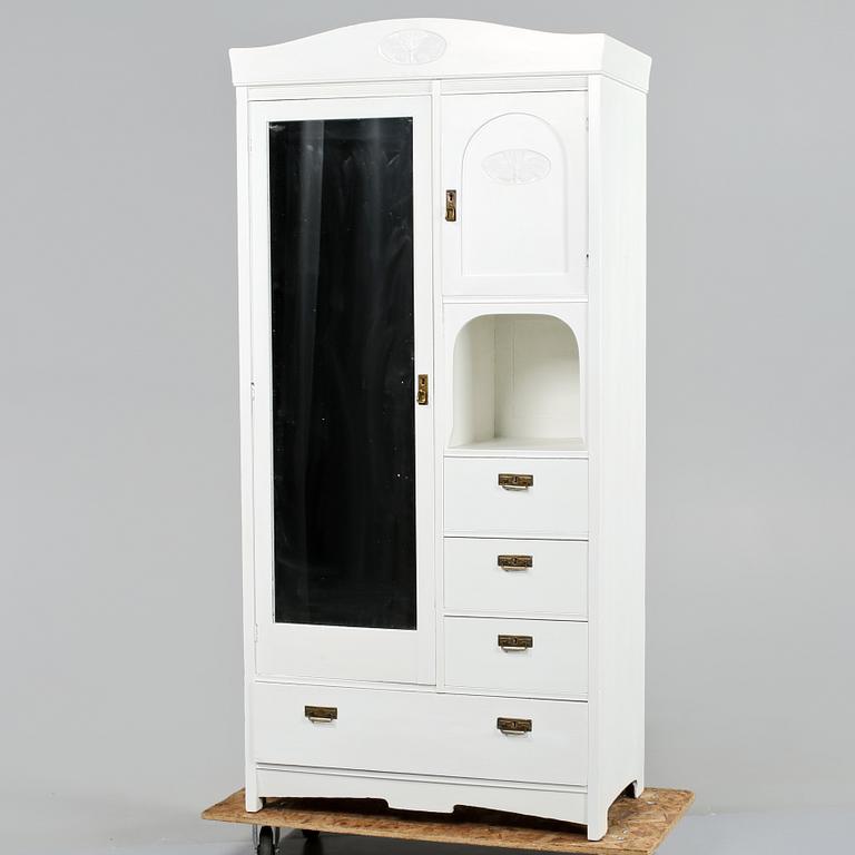 KLÄDSKÅP, jugend, 1900-talets början.