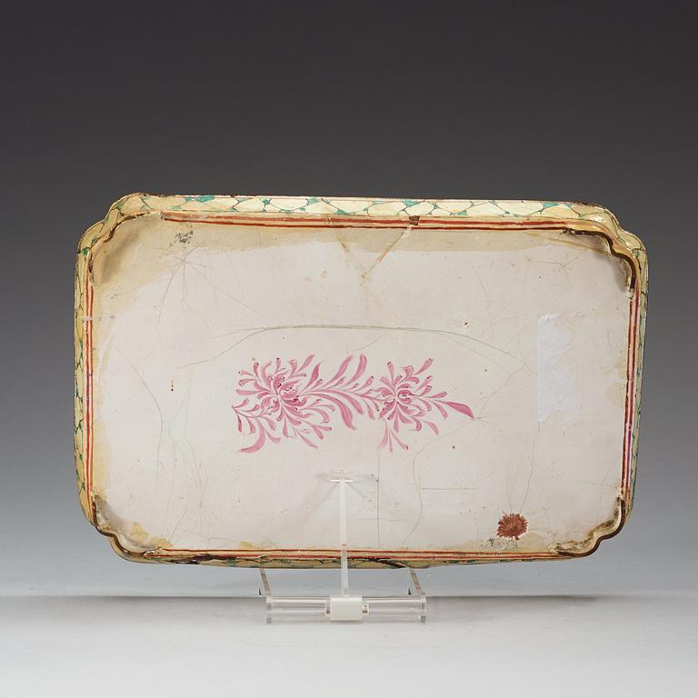 BRICKA, emalj på koppar. Qing dynastin, Qianlong (1736-95).