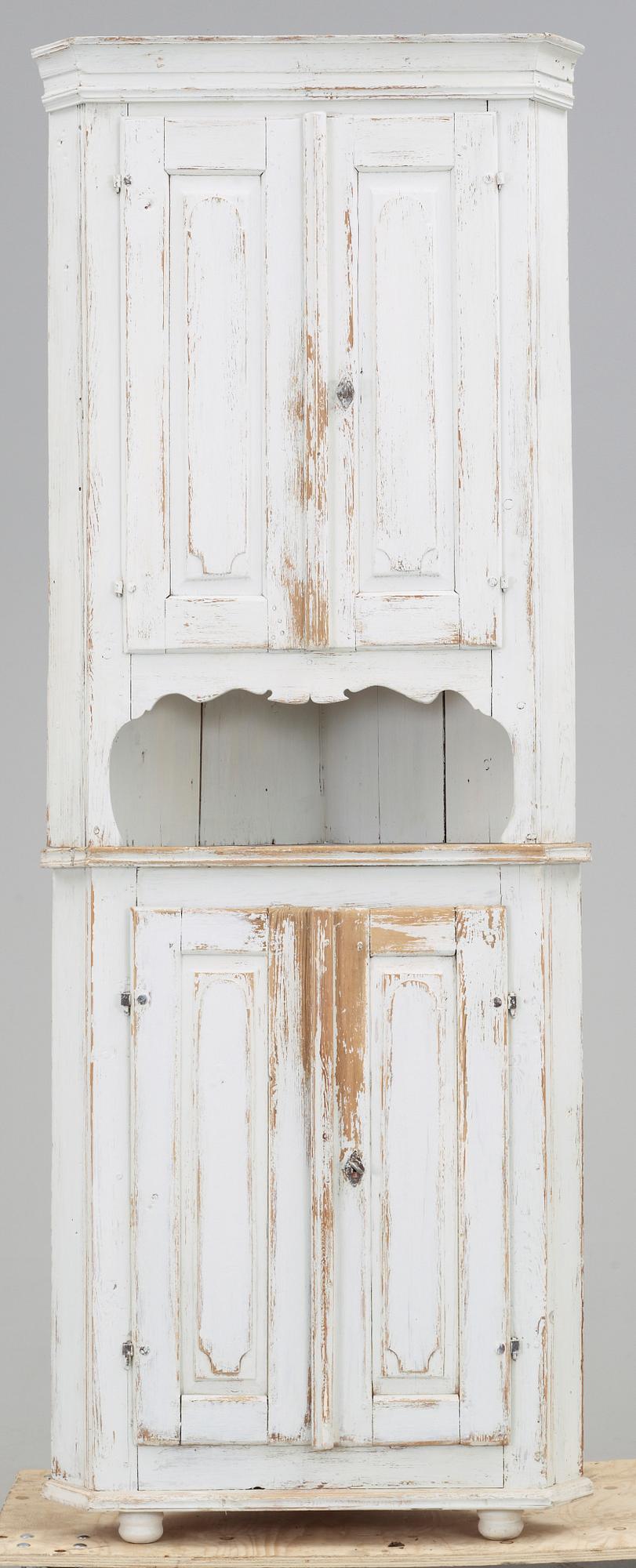 HÖRNSKÅP, 1800-tal.