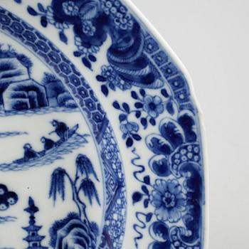 TALLRIKAR, 8 st, porslin, Kina, Qianlong, 1736-95.