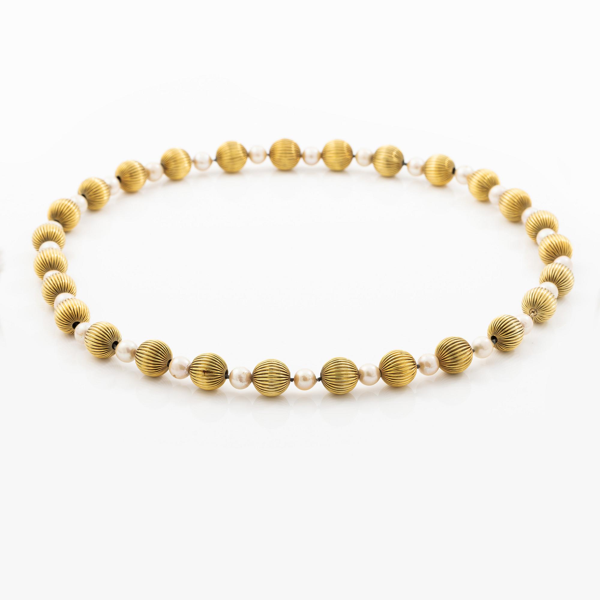 Necklace, 14K gold with cultured pearls.