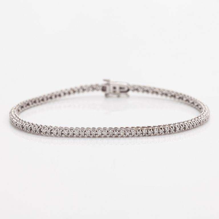 A 14K white gold bracelet with diamonds ca 0.50 ct in total.