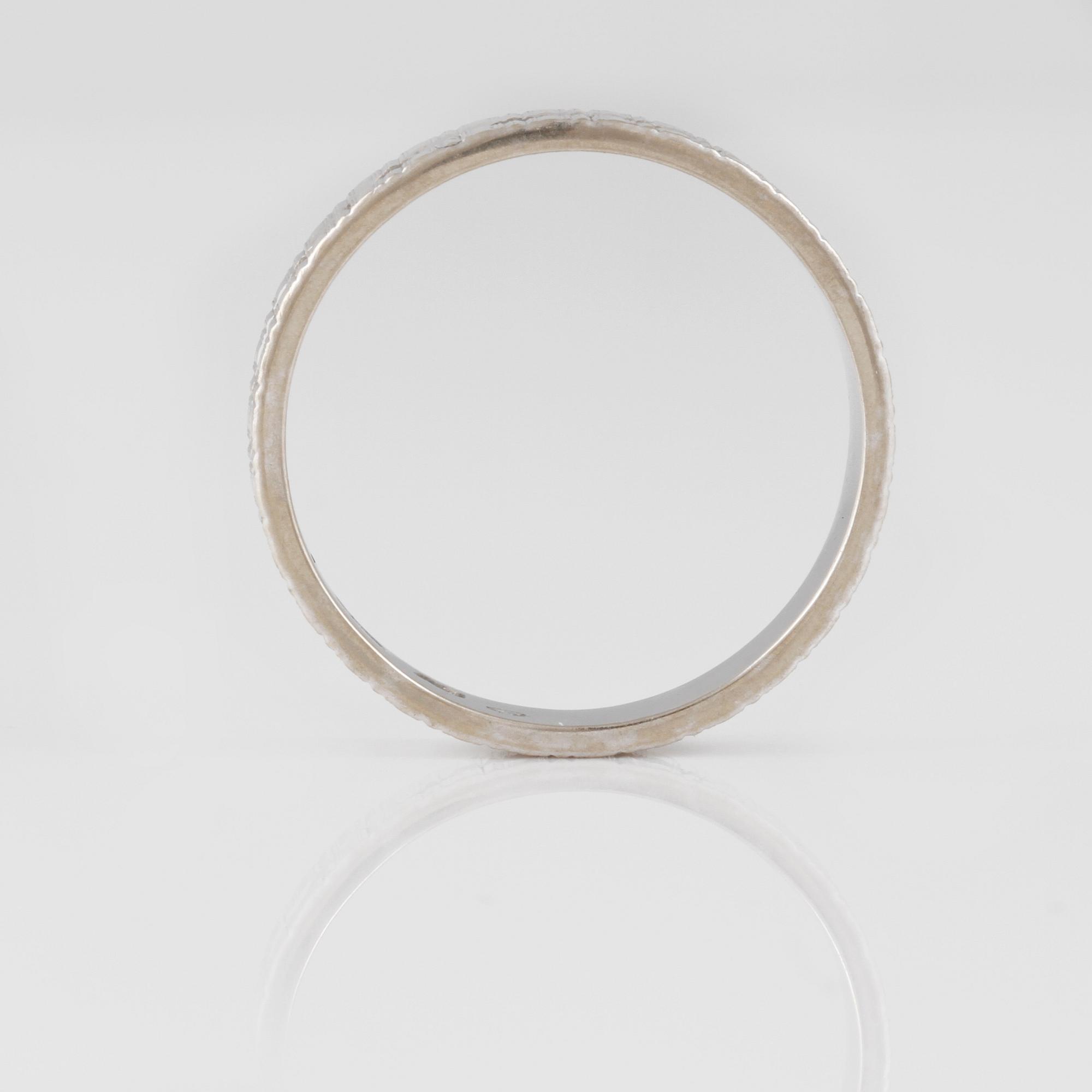 RING, 18K vitguld, importstämplad. Vikt 3,3 gram.