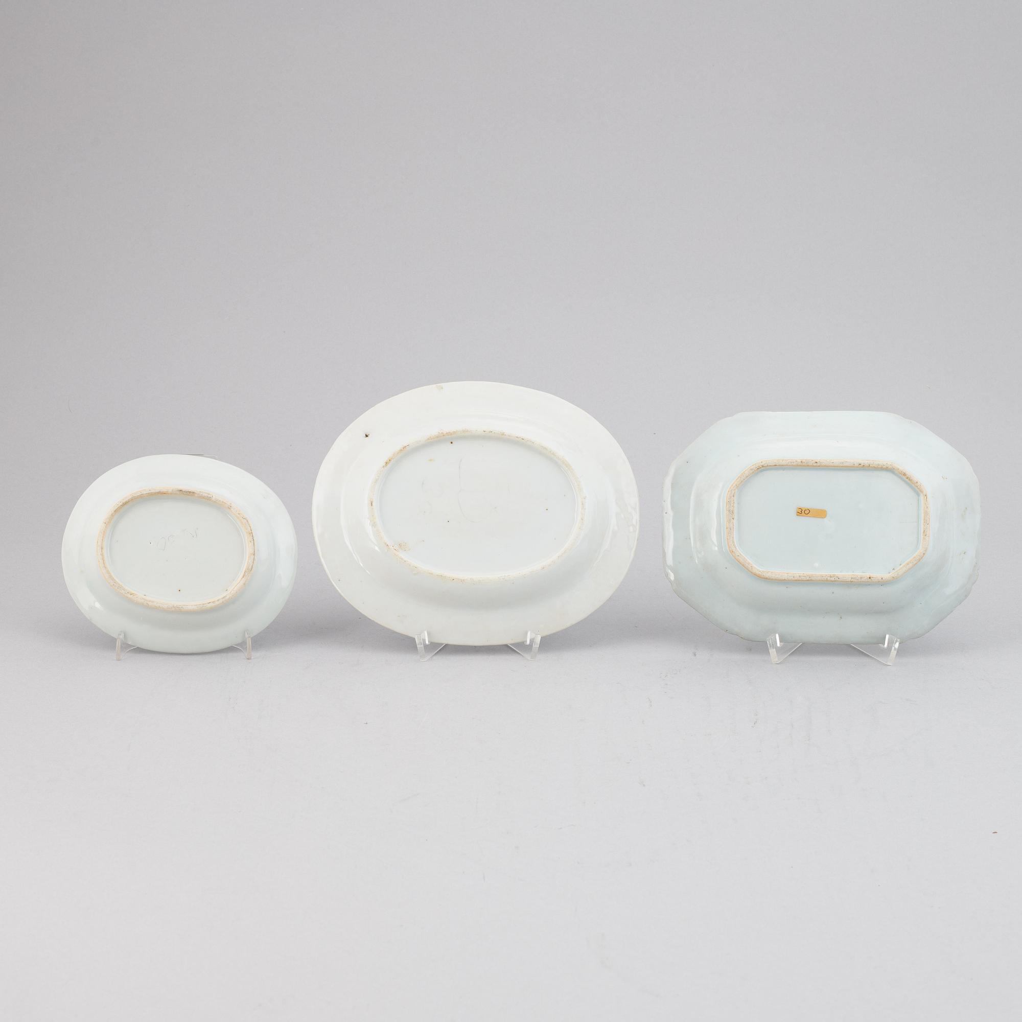 Three blue and white export porcelain butter tureen dishes, Qing dynasty, Qianlong (1736-95).