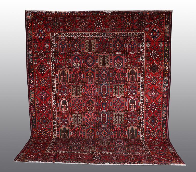 A CARPET, Bakthiari 390 x 305 cm.