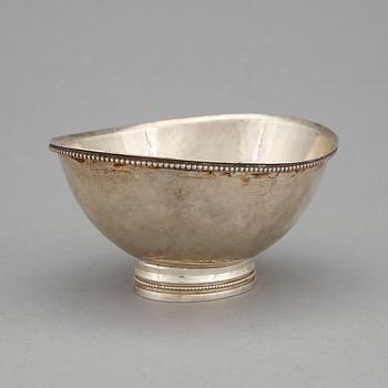 SKÅL, sterlingsilver. Erik Löfman, MGAB, Uppsala, 1982. Vikt ca 152 gram.