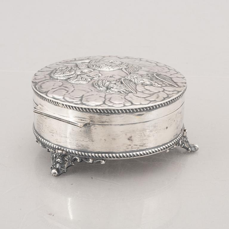 An English Silver Box, mark of William Aitken, Birmingham 1905.