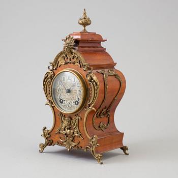 An early 20th century console clock.