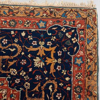 A CARPET, A SEMI-ANTIQUE TABRIZ PETAG, 396,5 x 305,5 cm.