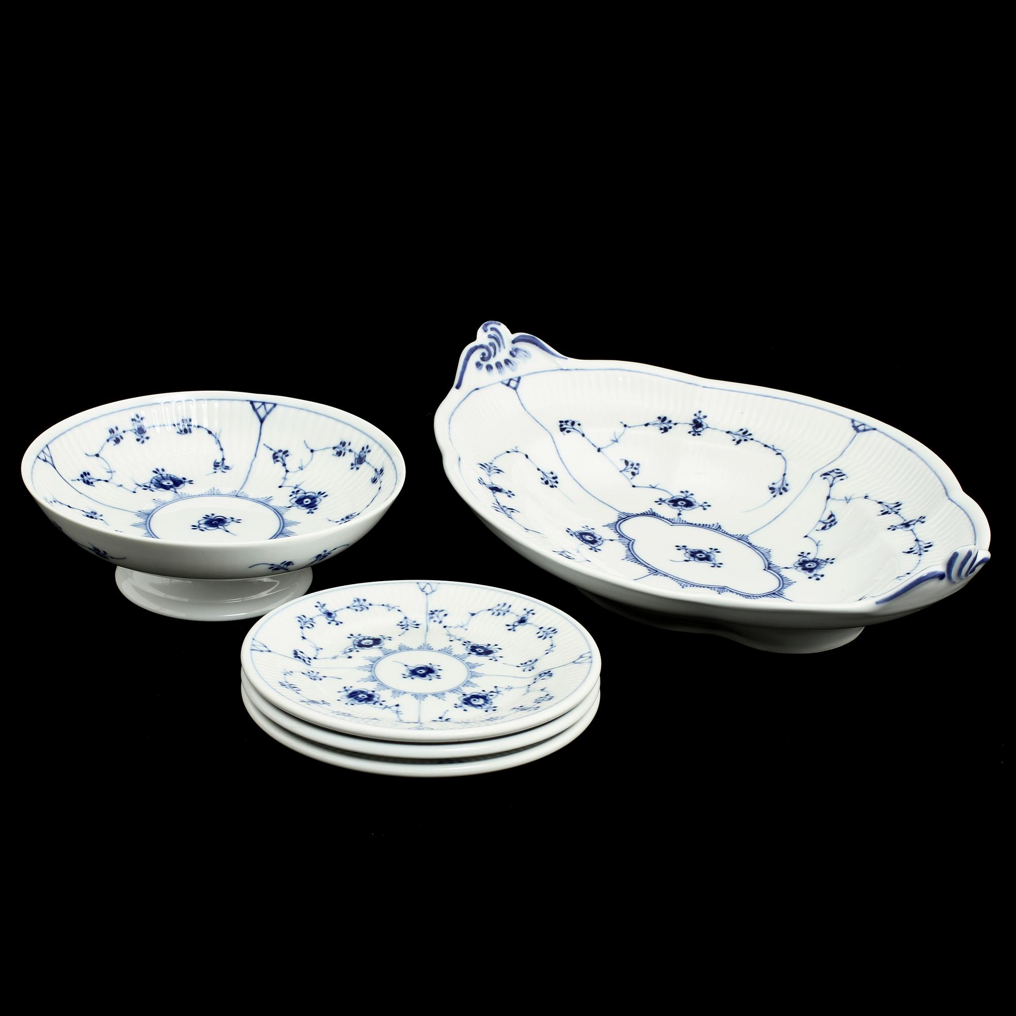 SERVISDELAR, 8 st, porslin, "Musselmalet Riflet", Royal Copenhagen, 1900-tal.