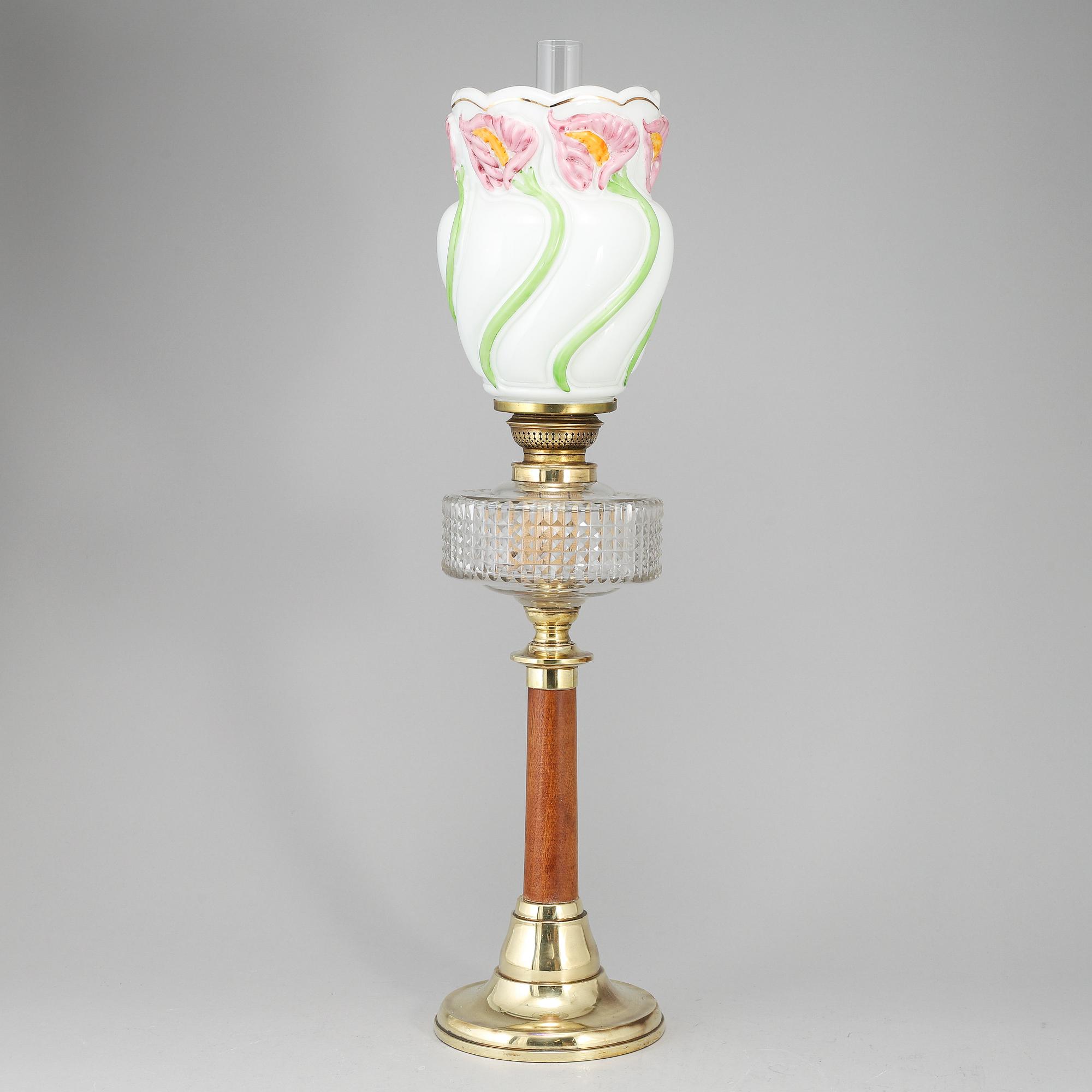 An early 20th Century table light.