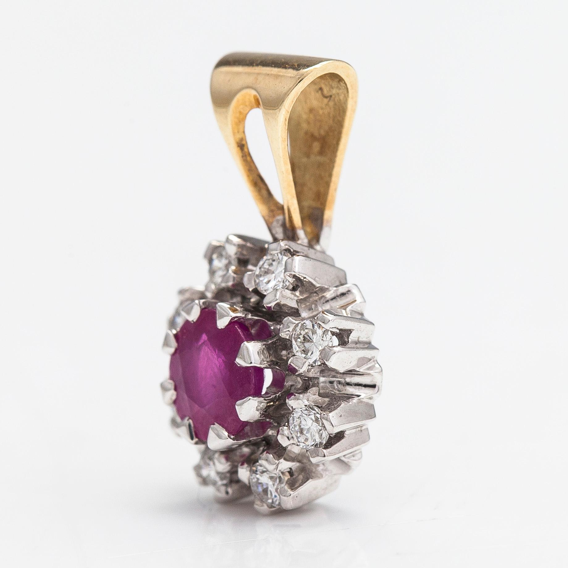 Hänge, 14K guld med diamanter tot. ca. 0.20 ct och rubin.