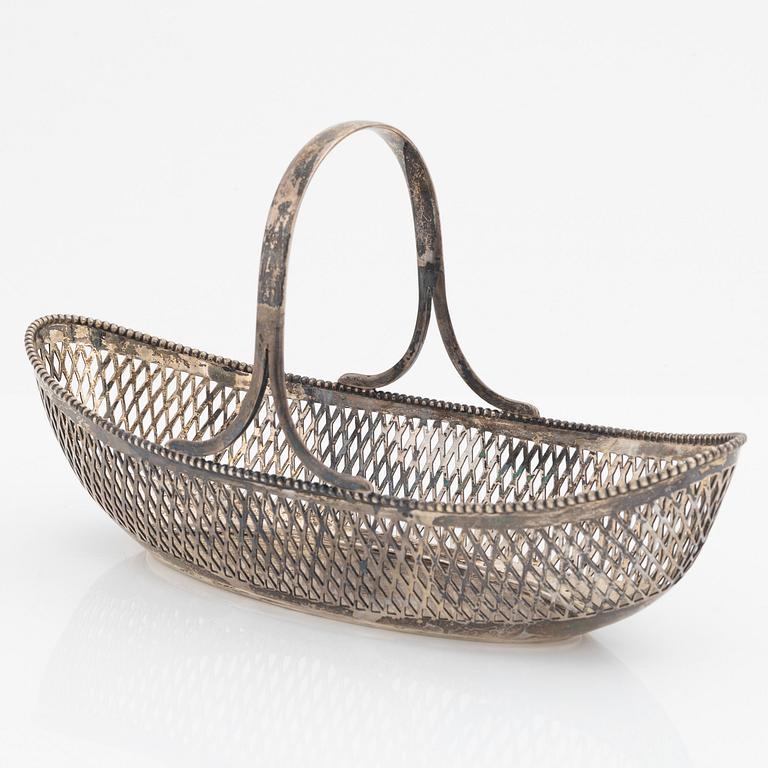 Mappin & Webb Ltd, a silver bread basket, Sheffield, England, 1916.