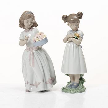 Lladró, 5 figuriner, " Flowers for mommy", "For a special someone", "Gime me a hug", "Classic scout", " Off to school".