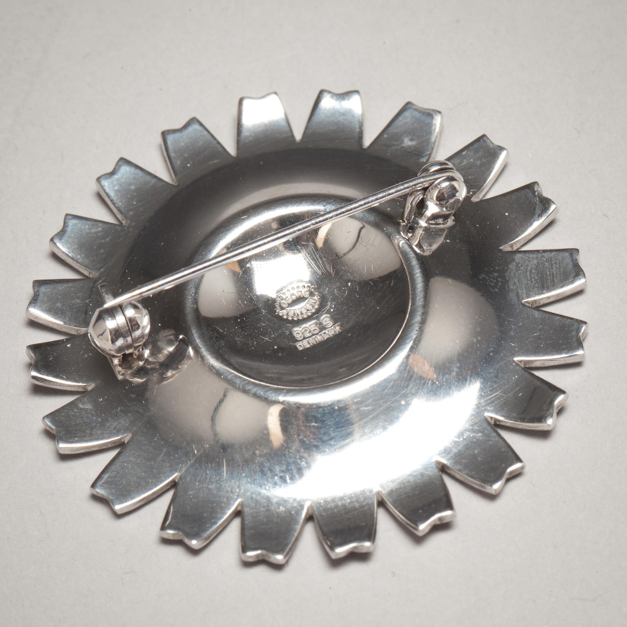BROSCH, sterlingsilver och emalj, Georg Jensen. Danmark. Tot 16,5 g.