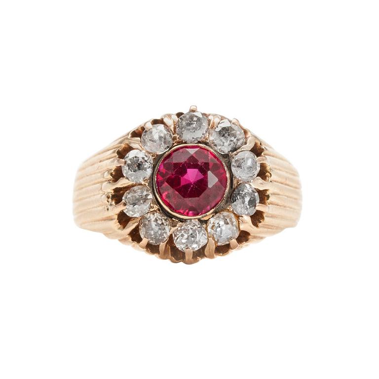 A RING, 56 gold, old cut diamonds c. 1.00 ct, synthetic corundum. Russia, the turn of 18/1900. Weight 8,1 g.