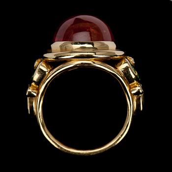 RING, guld 18K, granat, peridoter, diamanter. TEMPLE ST. CLAIR, USA. Vikt 19,7 g.