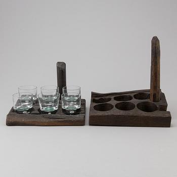 WHISKEYSTÄLL, 2 st svartek från Riksvasa, med GLAS, 6 st, glas, Kosta, 1900-tal.
