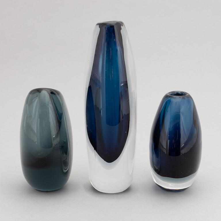 Vicke Lindstrand, a set of three vases, Kosta Boda, Sweden.