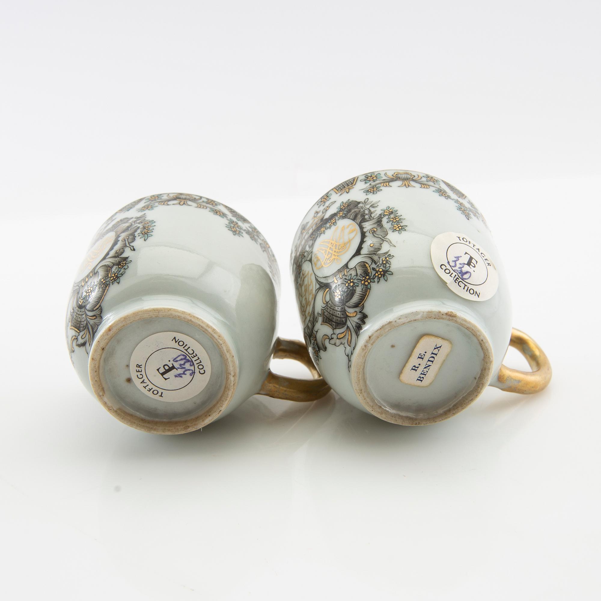 Jug with lid and cups 2 pcs China Yongzheng (1723-35) porcelain.