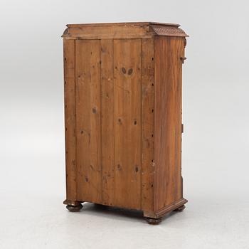 Byrå, nyrenässans, sent 1800-tal.