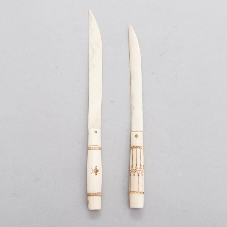 Two letter knifes signed Sune Enoksson and a box signed Lennart Sammelin, sami handicraft, later half of 20th century.