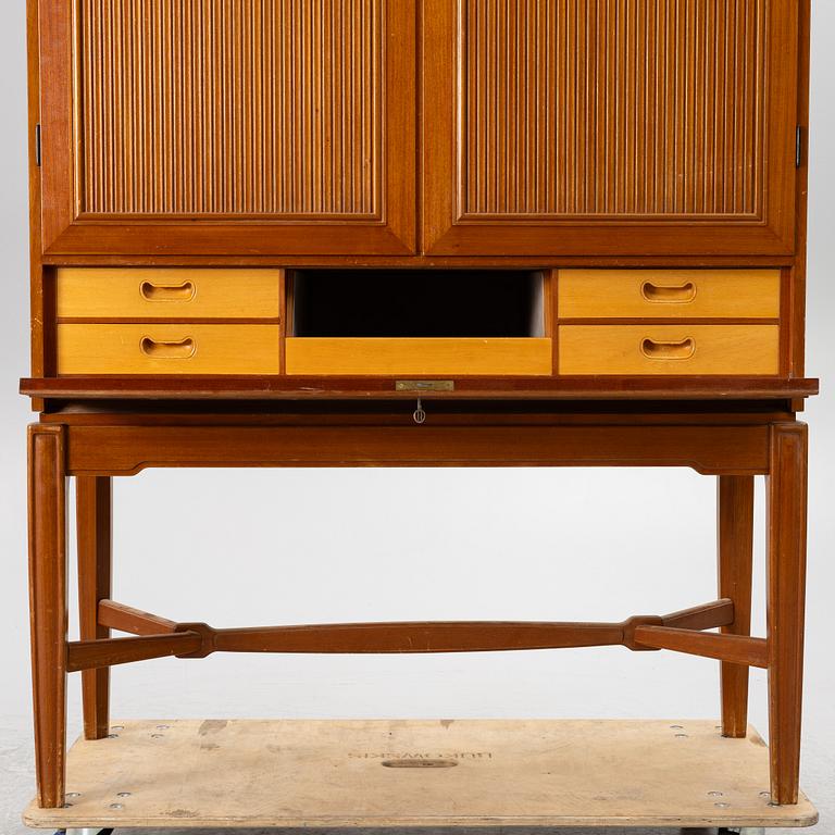 Skåp, Swedish Modern, sannolikt utfört av snickarmästare Hjalmar Jackson eller Hjalmar Wikström, Stockholm, 1940-tal.