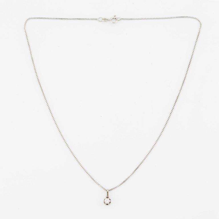 Collier, 18K vitguld med briljantslipad diamant.