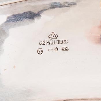 A tray and a set of 12 dishes in silver, mark of C.G. Hallberg, Stockholm 1928.