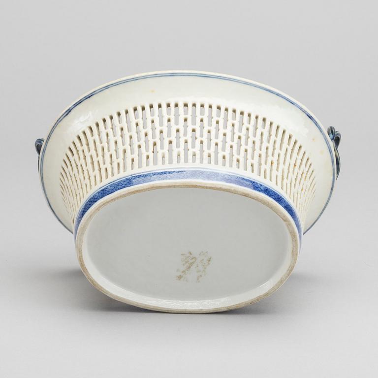 A Chinese Qianlong blue and white porcelain chestnut bowl.