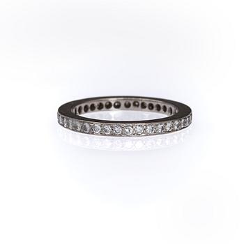 RING, platina med briljantslipade diamanter, ca 0,70 ct.