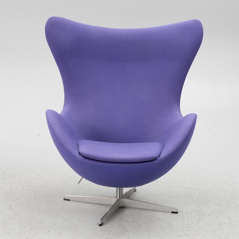 Arne Jacobsen, an armchair with footstool, "The Egg", Fritz Hansen, Denmark, 2003.