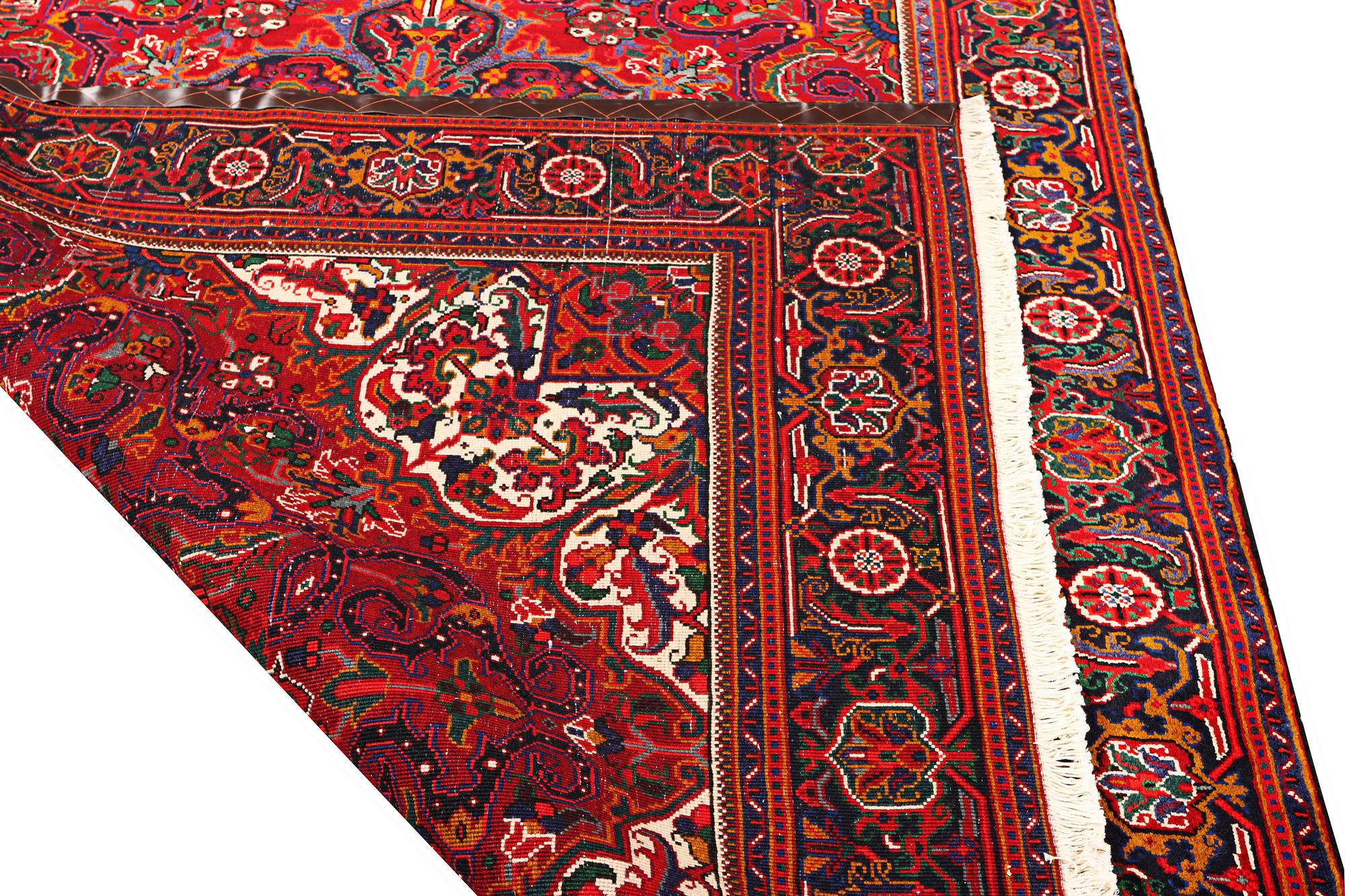 A Heriz carpet, c. 303 x 203 cm.
