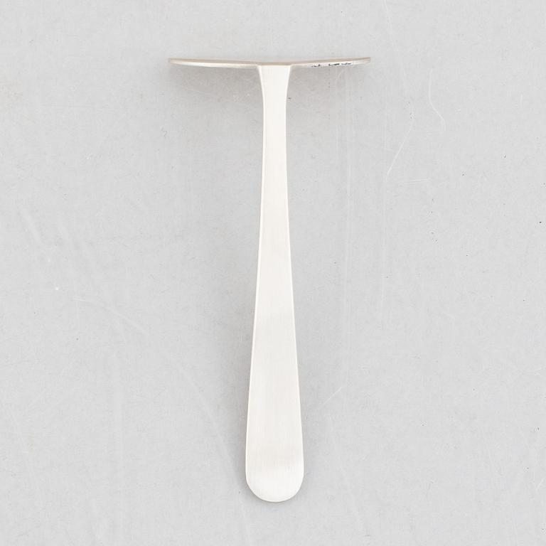 Wiwen Nilsson, a childrens silver food pusher, Anders Nilsson, Lund 1955.