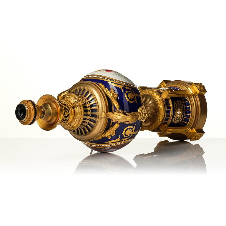 Bordslampa, porslin. "Sèvres", Frankrike, omkring 1900.