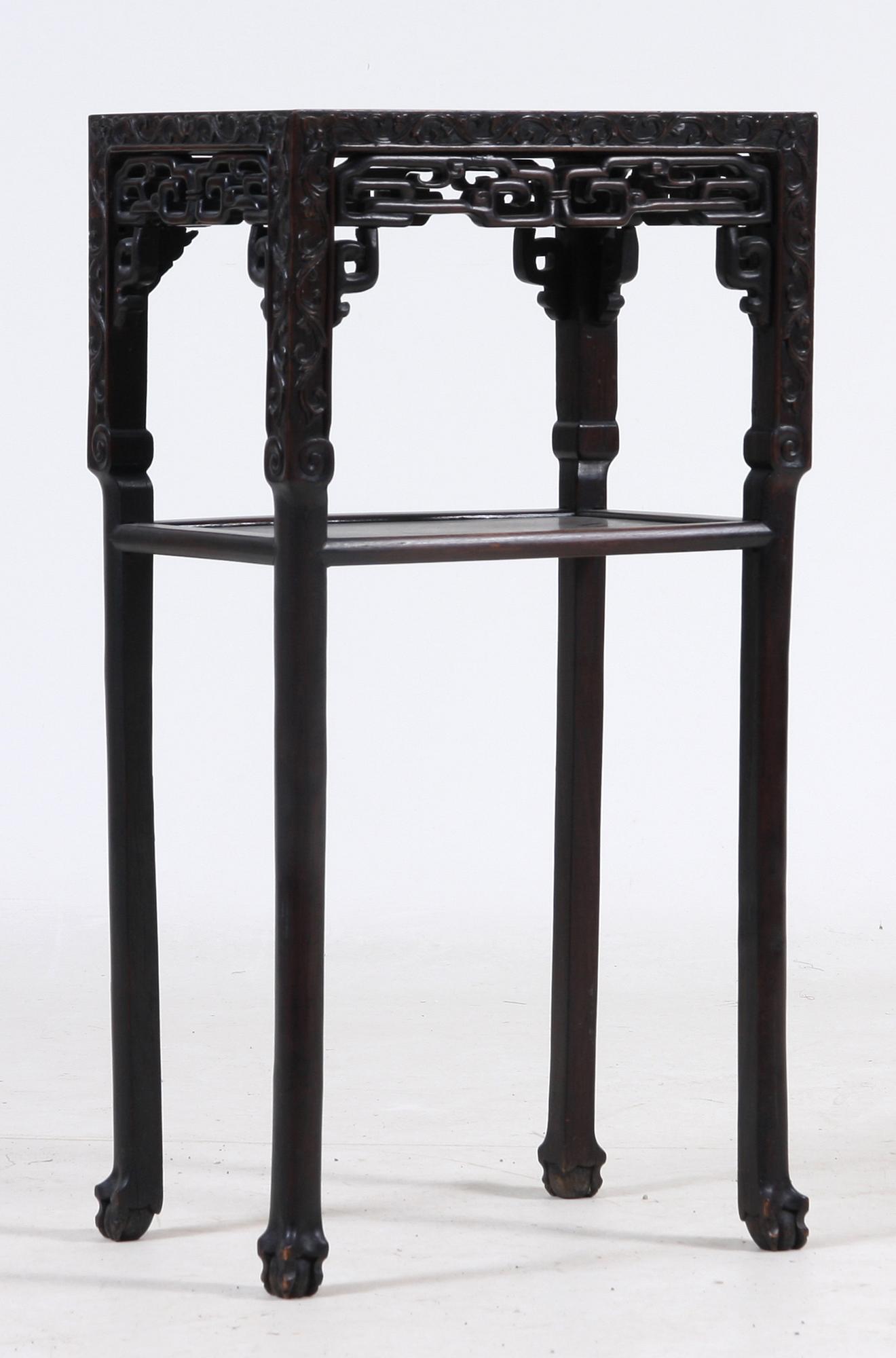 BORD, orientaliskt, 1900-tal.