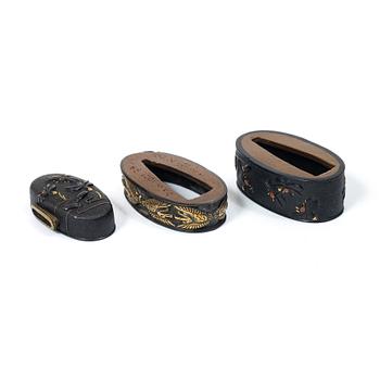 Fuchi och kashira i par, Meiji, mumei, samt en fuchi.