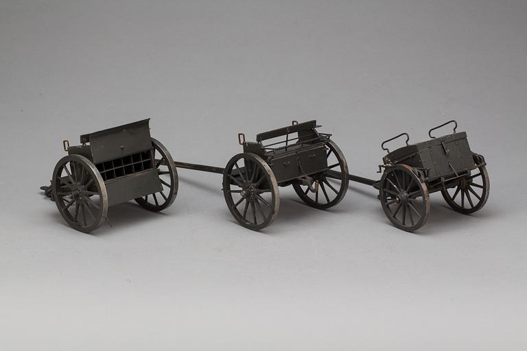 MILITÄRAVAGNAR, 3 ST, 1900-TALETS BÖRJAN.