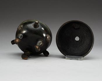 RÖKELSEKAR med LOCK, brons. Arkaiserande modell.