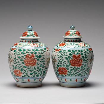 URNOR med LOCK, porslin. Transition, 1600-tal.