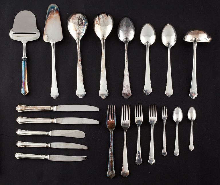 85 pieces of "Chippendale" of table ware in silver and EPNS, by GAB. Silver weight 1048 g incl steel blades.