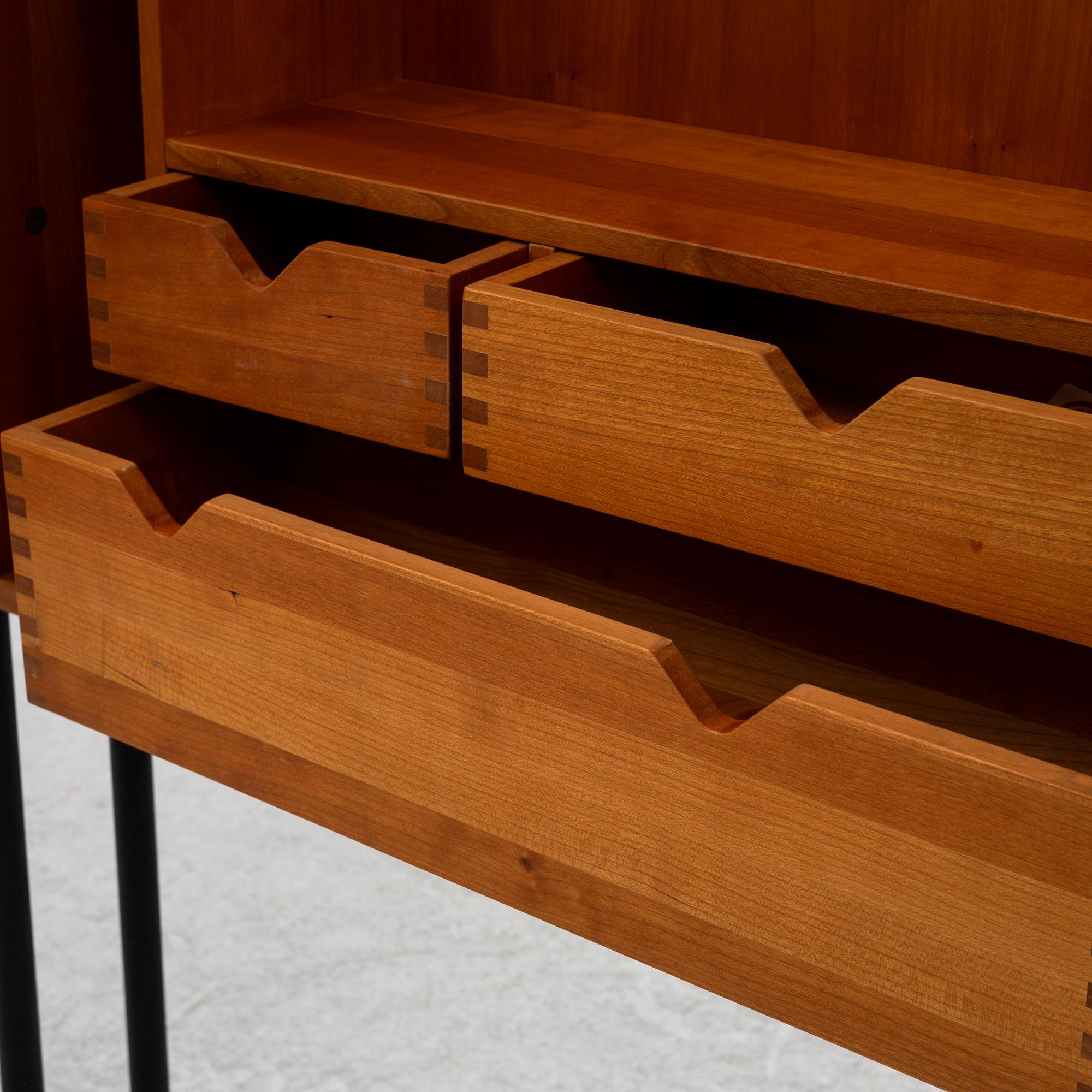 Herrgarderob, Akuma, Hadsten Träindustri, Danmark, 1900-talets andra hälft.